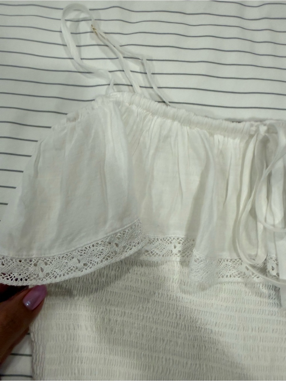 Vineyard Vines Smocked Bodice Lace Pintuck Ruffle Top size Small - Picture 5 of 10